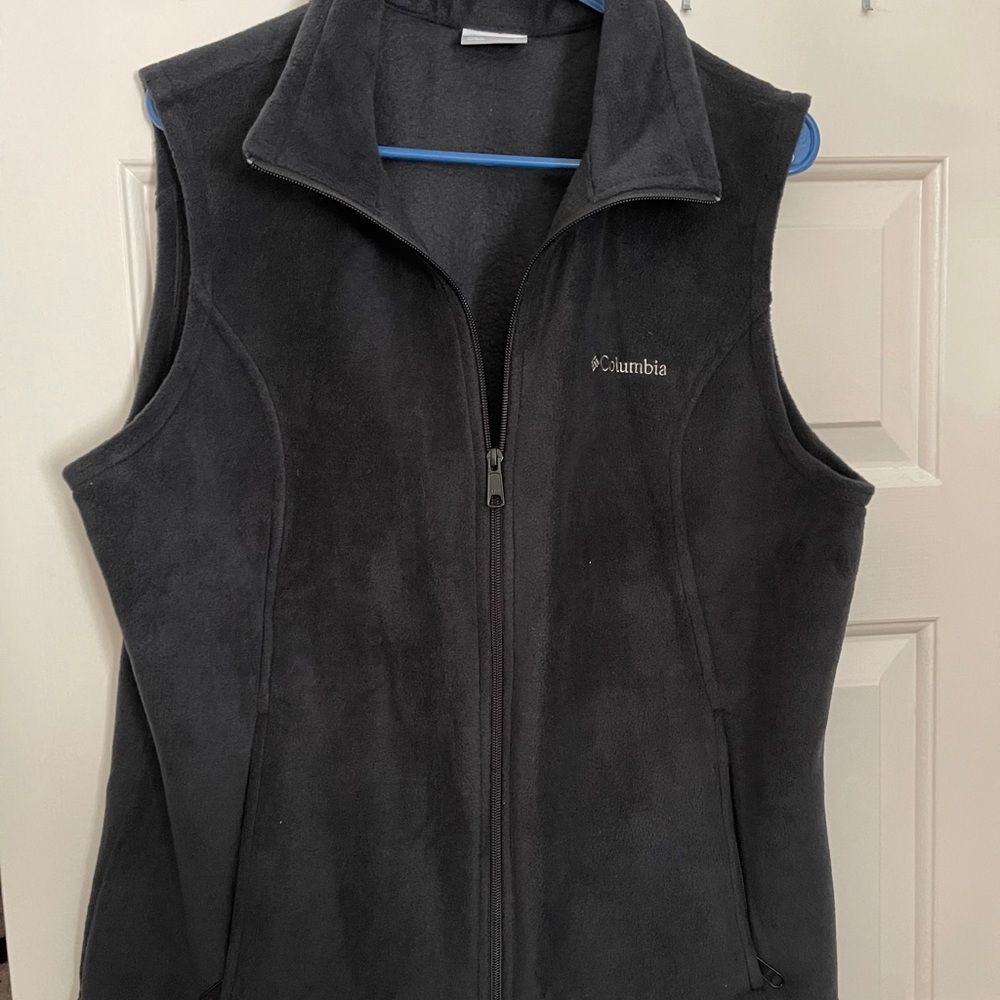 Women’s Columbia zip up vest